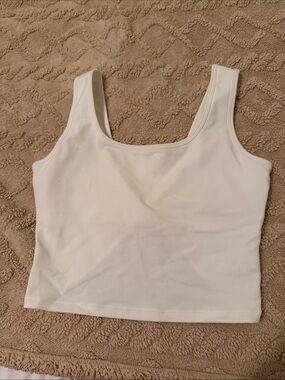 HALARA White Scoop Neck Tank Crop